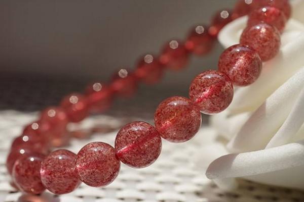 什么人不適合帶草莓晶 草莓晶真的會招桃花嗎