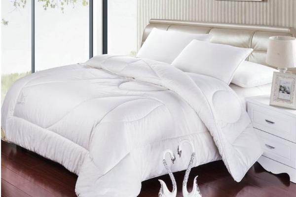 大豆纖維被能水洗嗎 大豆纖維被和蠶絲被哪個(gè)好