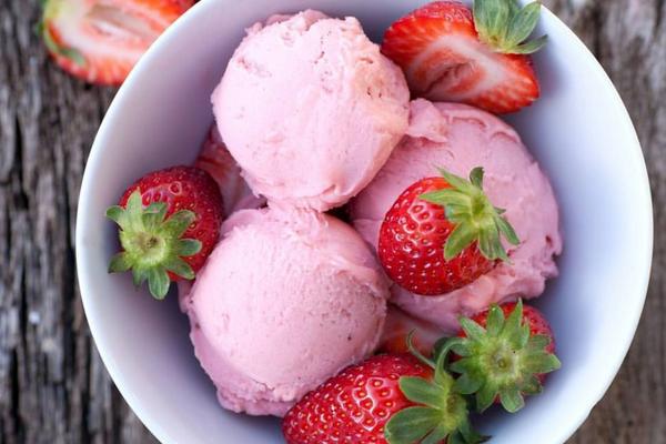 草莓冰淇淋的制作方法 什么草莓品種最好
