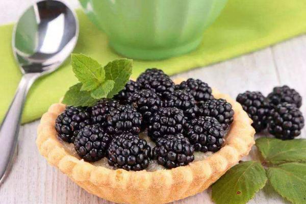 黑莓水果市場價格多少錢一斤 黑莓和藍莓的區別是什么