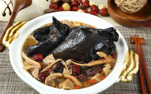 烏雞用什么煲可以補腎補血 烏雞燉什么補氣血