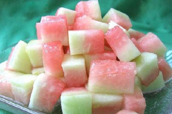 西瓜皮能吃嗎 西瓜皮怎么做好吃 涼拌西瓜皮的做法