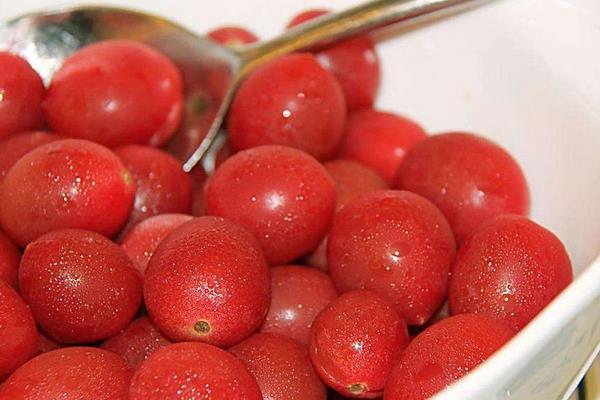 圣女果和西紅柿的區別是什么 圣女果吃多了好嗎