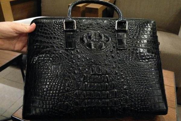 鱷魚皮包真假如何鑒定 鱷魚皮包怎么保養