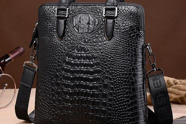 鱷魚皮包真假如何鑒定 鱷魚皮包怎么保養