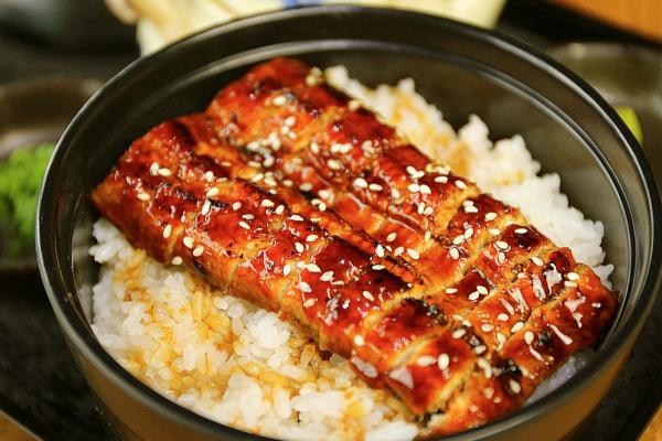 什么人不適合吃鰻魚 鰻魚有刺嗎