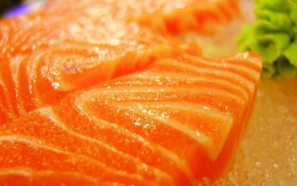 虹鱒魚市場價格多少錢一斤 虹鱒魚可以生吃嗎