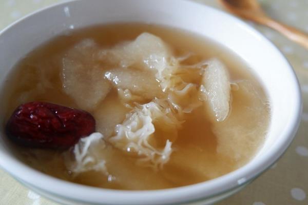 銀耳紅棗湯的功效與作用 銀耳紅棗湯的做法