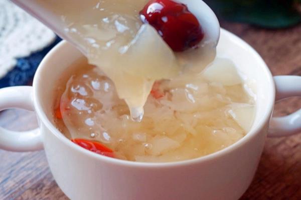 銀耳雪梨湯的功效與作用 銀耳雪梨湯的做法