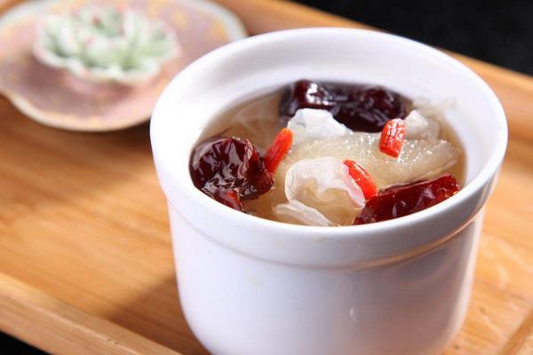 銀耳紅棗湯減肥嗎 銀耳紅棗湯豐胸嗎