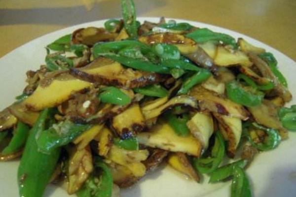 青椒松茸怎么做好吃又簡單 青椒松茸家常做法大全