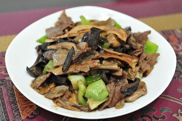 青椒松茸怎么做好吃又簡單 青椒松茸家常做法大全