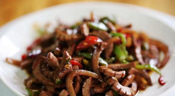 青椒炒腰花怎么做好吃又簡單 青椒炒腰花家常做法大全