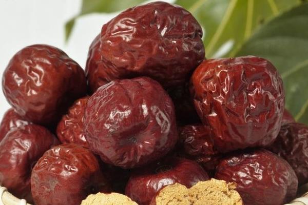 紅棗蒸著吃有什么功效 男人吃棗有什么好處