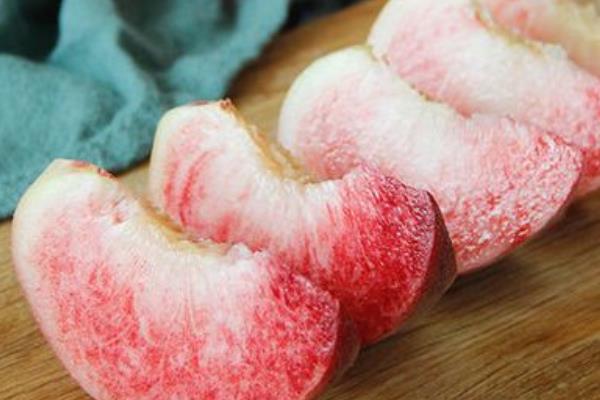 桃子里的蟲吃了怎么辦 桃子軟了還能吃嗎