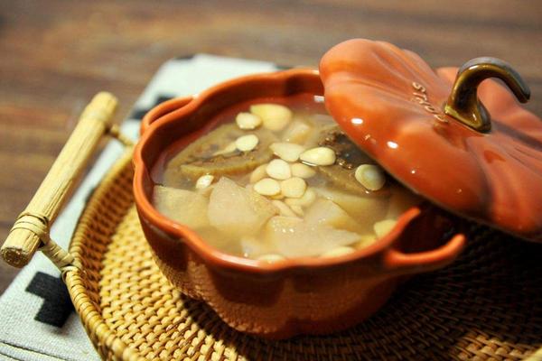 川貝冰糖燉雪梨功效與作用 川貝冰糖燉雪梨孕婦能吃嗎