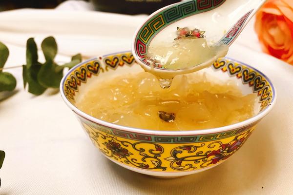 銀耳雪梨羹功效與作用 銀耳雪梨羹的做法