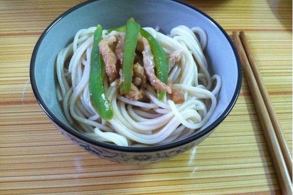青椒肉絲面怎么做好吃又簡單 青椒肉絲面家常做法大全