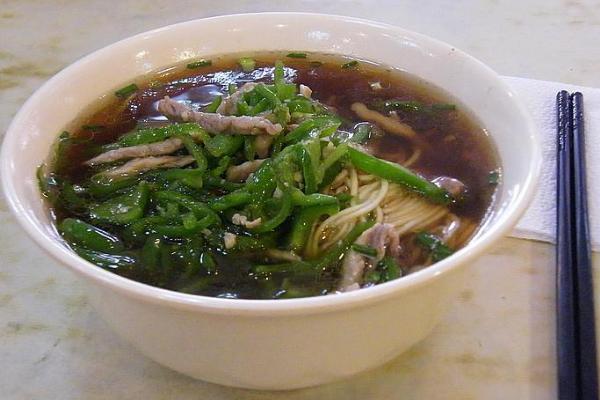 青椒肉絲面怎么做好吃又簡單 青椒肉絲面家常做法大全