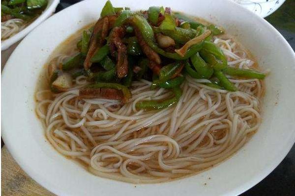 青椒肉絲面怎么做好吃又簡單 青椒肉絲面家常做法大全