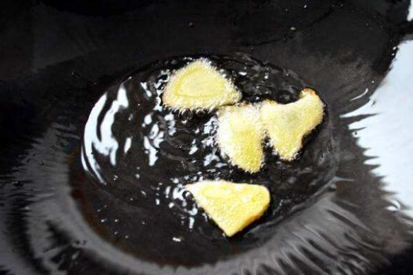 大蒜能不能放油里炸 每天吃生大蒜好嗎