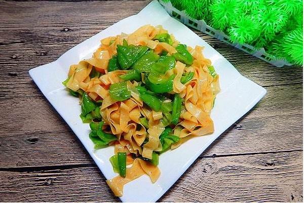 青椒炒豆皮怎么做好吃又簡單 青椒炒豆皮家常做法大全