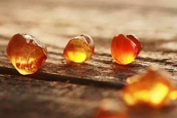 桃樹膠市場價格多少錢一斤 剛采的桃樹膠能直接吃嗎