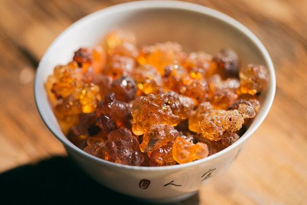 桃樹膠市場價格多少錢一斤 剛采的桃樹膠能直接吃嗎