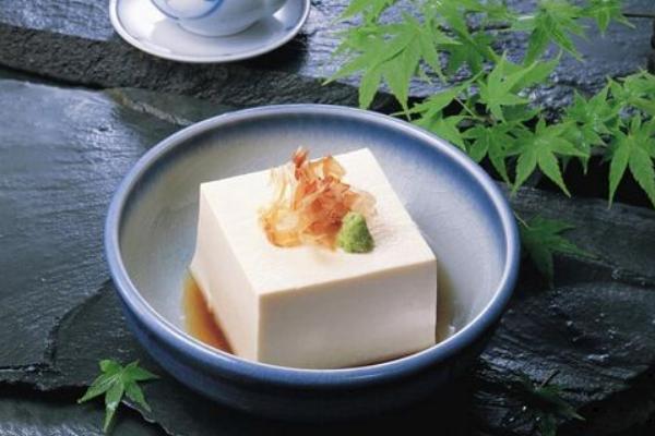 夢見吃豆腐是什么意思 女人夢到在別人家吃豆腐有什么預兆