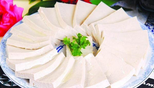 夢見吃豆腐是什么意思 女人夢到在別人家吃豆腐有什么預兆