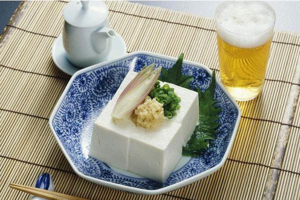 夢見吃豆腐是什么意思 女人夢到在別人家吃豆腐有什么預兆