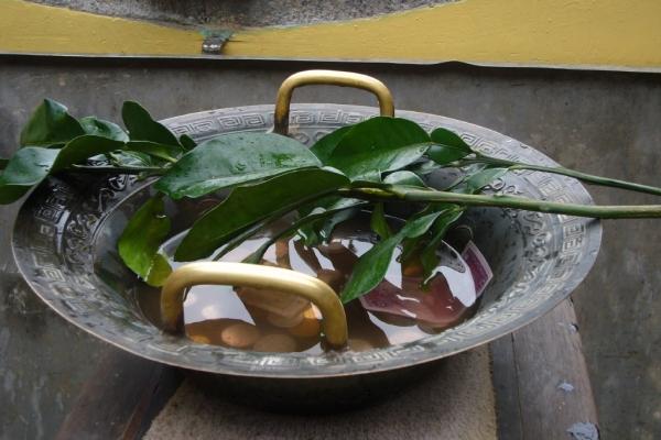 柚子葉辟邪方法 柚子葉洗澡有什么用