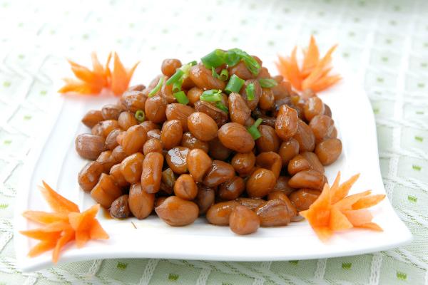 鹵花生怎么做 吃花生有什么好處