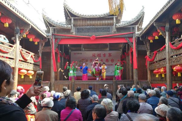 夢見看戲是什么意思 女人夢到和很多人在看戲有什么預兆