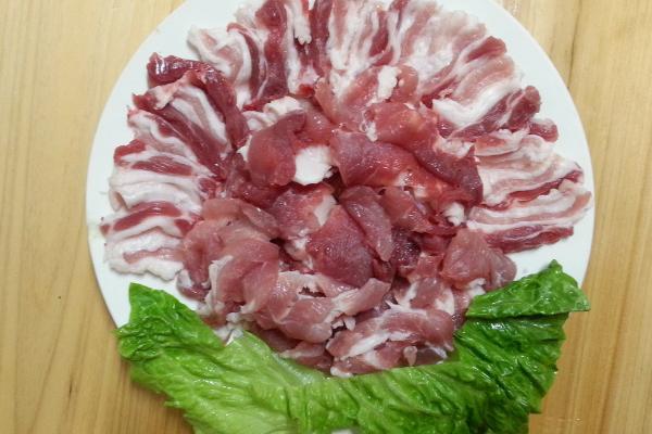 黑豬肉與白豬肉的區別是什么 黑豬肉的營養價值及功效