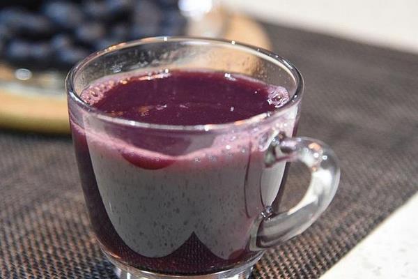 葡萄汁弄到衣服怎么洗干凈 葡萄汁老痕跡怎么去除