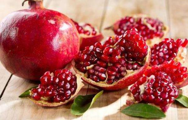 石榴籽的功效與作用及禁忌 吃石榴的小技巧