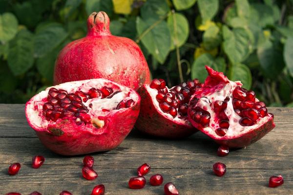 吃石榴要不要吐籽 吃石榴籽的好處