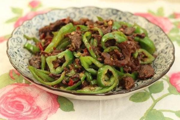 辣椒炒牛肉的做法大全 青椒炒牛肉的食用價值