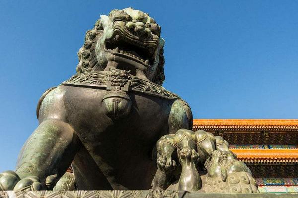 夢見獅子追我是什么意思 女人夢到獅子撲過來要吃我有什么預兆