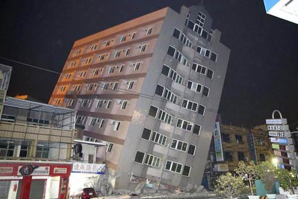 夢見大樓倒塌是什么意思 女人夢到高樓倒了自己沒事有什么預兆