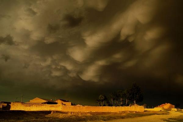 夢見沙塵暴是什么意思 女人夢到沙塵暴但是躲開了有什么預兆
