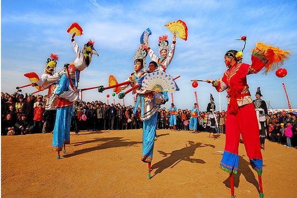 夢見踩高蹺是什么意思 夢到自己踩高蹺走路很穩有什么預兆