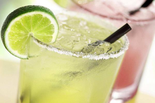 為什么泡的檸檬水是苦的 檸檬水太酸怎么辦