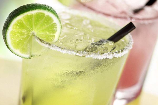 胃不好可以喝檸檬水嗎 喝檸檬水不能曬太陽嗎