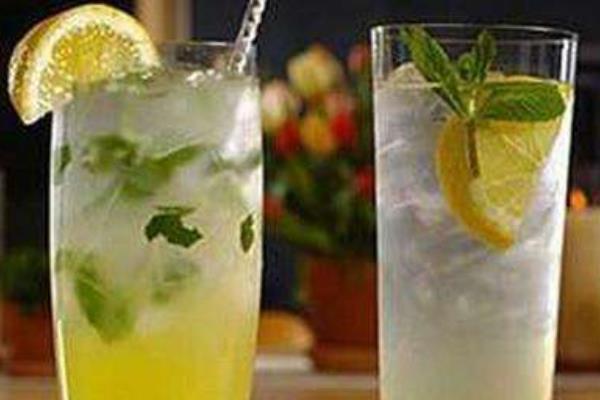 胃不好可以喝檸檬水嗎 喝檸檬水不能曬太陽嗎