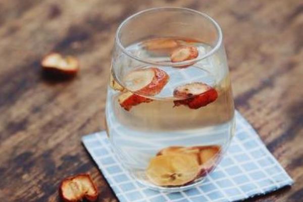 山楂干的功效與作用及禁忌 山楂干泡水一次放多少