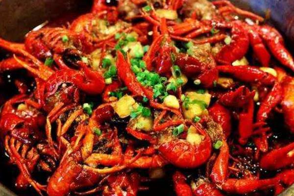 麻辣小龍蝦配料有哪些 麻辣小龍蝦怎么吃