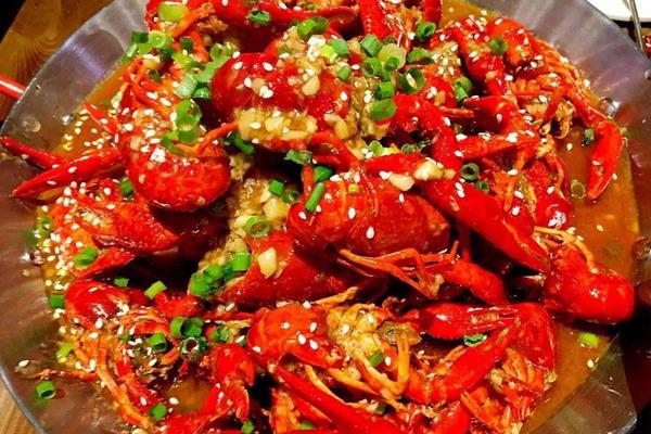 麻辣小龍蝦配料有哪些 麻辣小龍蝦怎么吃