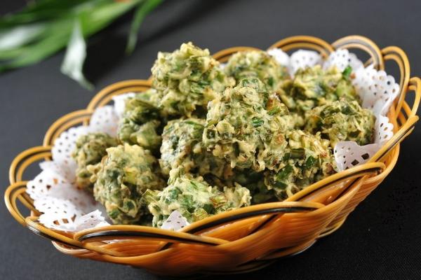 茼蒿丸子怎么做好吃又簡單 茼蒿丸子家常做法大全